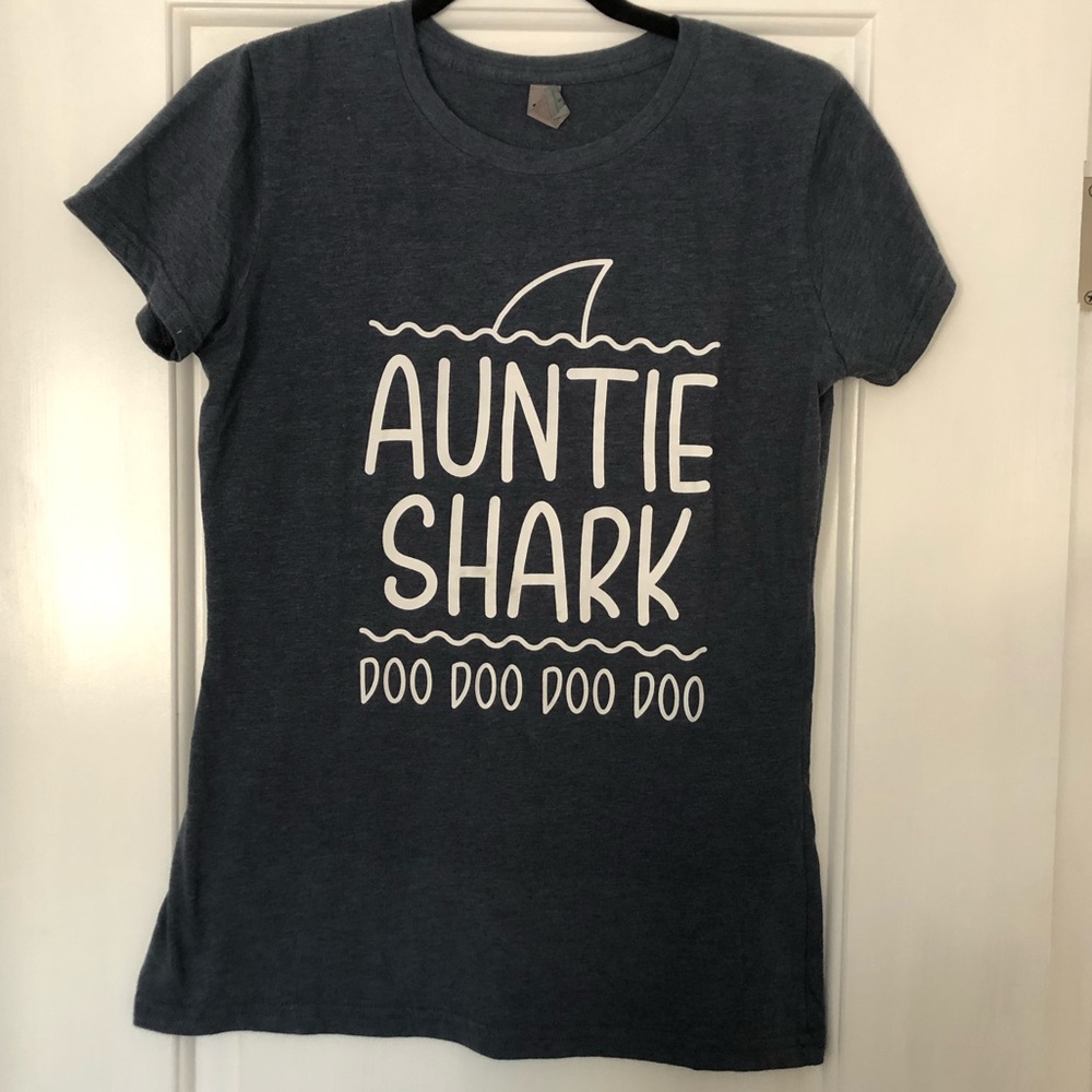 Auntie Shark T-Shirt 🦈🦈